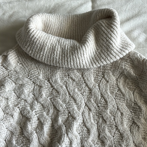 Sweater - Picture 2 of 4